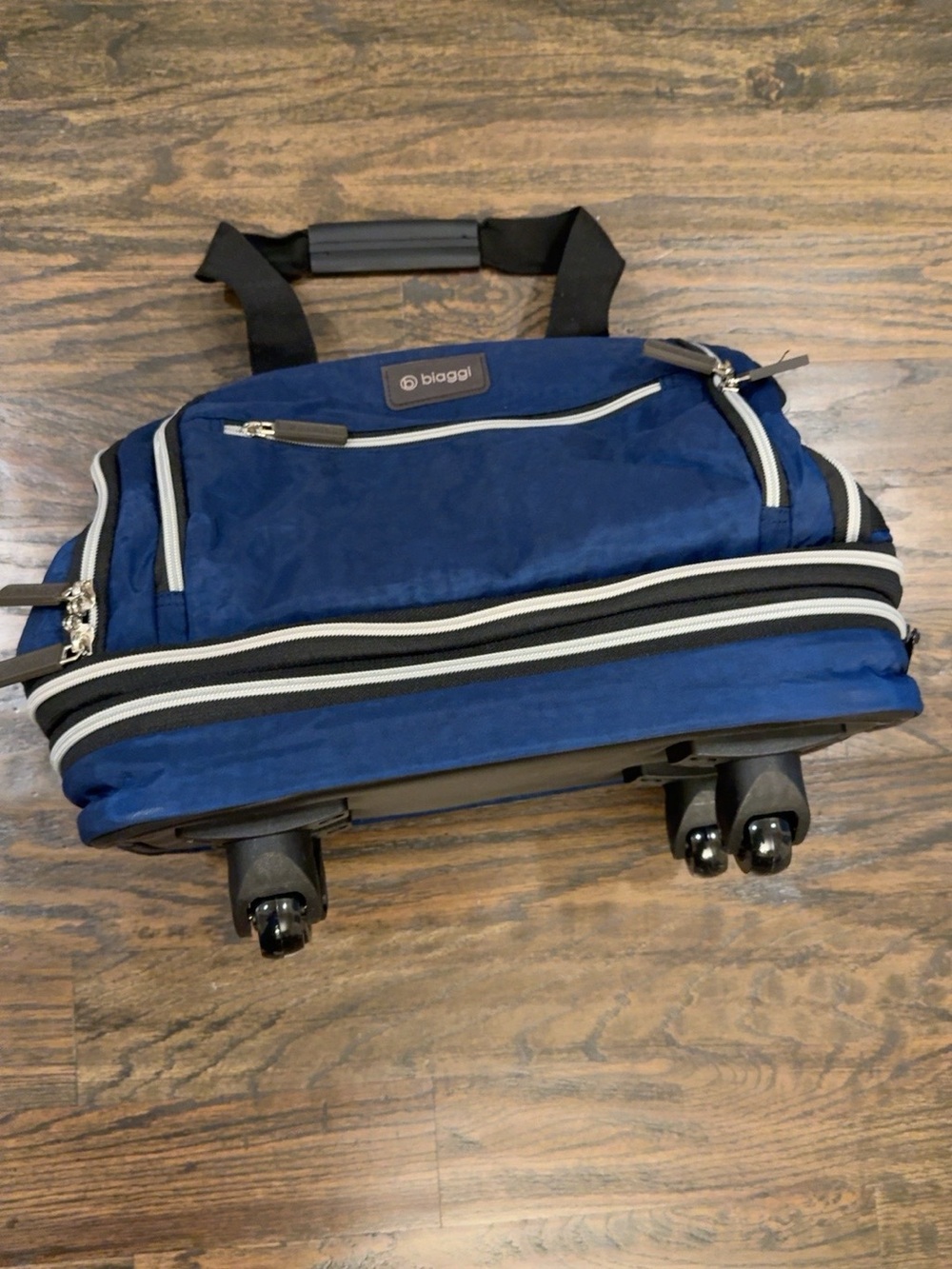 Biaggi Rolling Travel Bag – Navy Blue – Never Used – New Without Tags